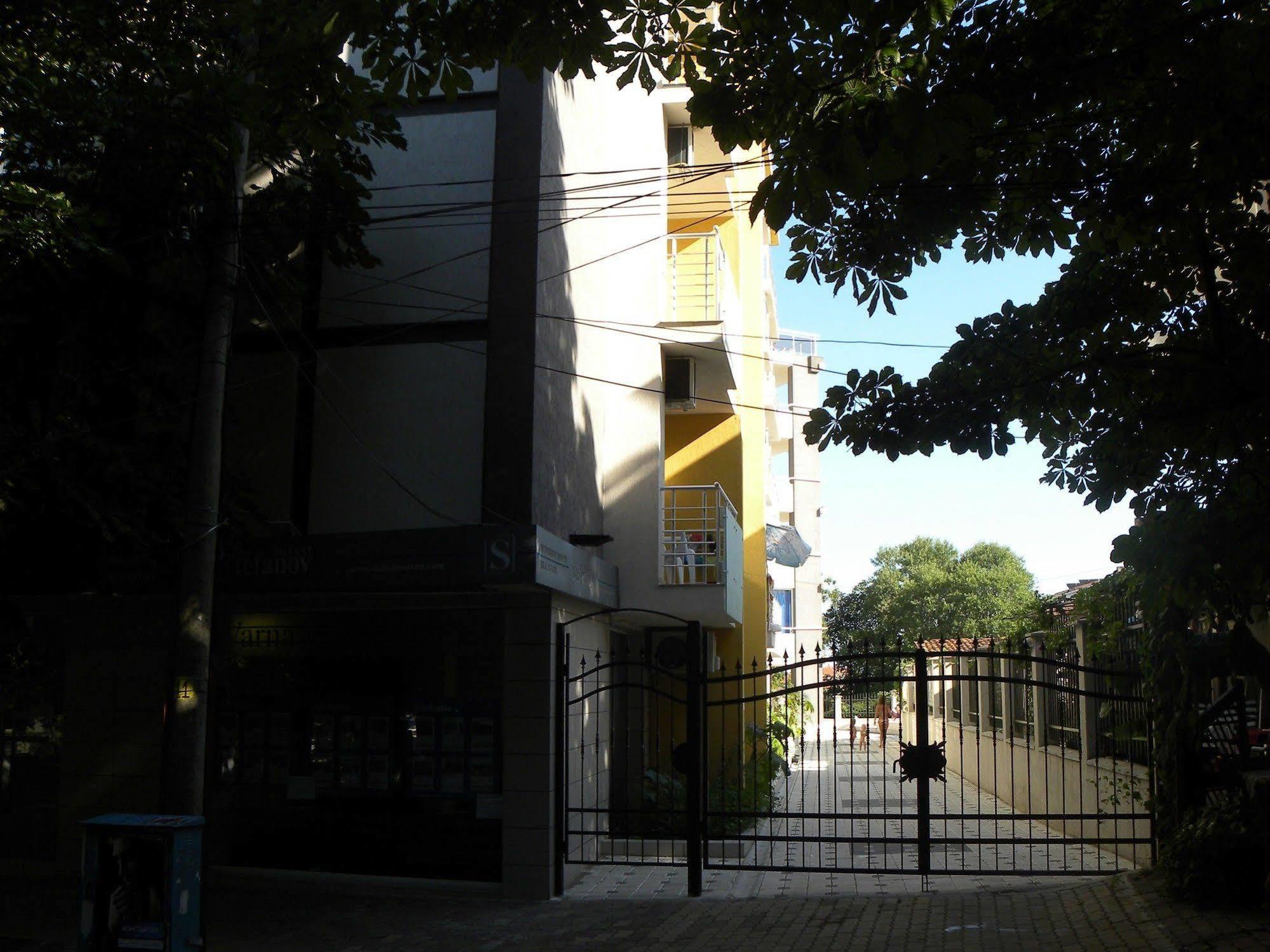 Apartcomplex New Tawn Obzor Dış mekan fotoğraf